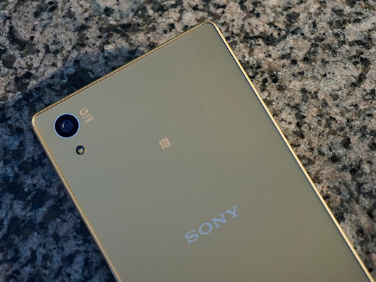 Обзор смартфона Sony Xperia Z5: Почти хорошо, почти молодцы
