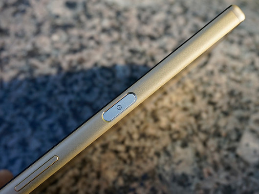 Обзор смартфона Sony Xperia Z5: Почти хорошо, почти молодцы