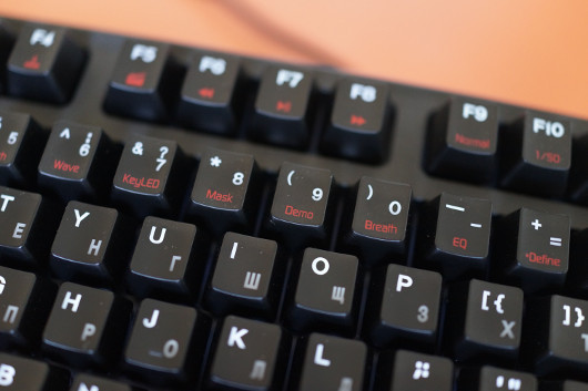 Игровая клавиатура Zalman ZM-K700M: Играем, тренируем память