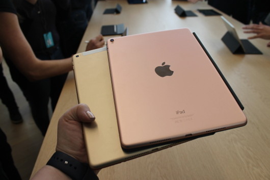 Своми глазами: Apple представила iPhone SE и маленький iPad Pro