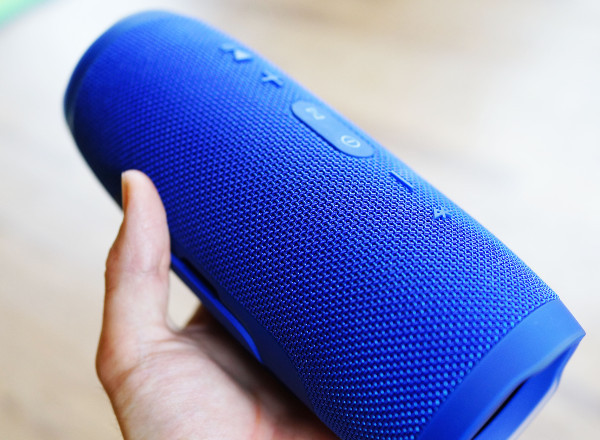 Мобильная колонка JBL Charge 3: Музыкальный заряд