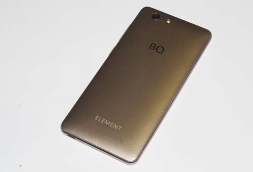 шероховатая поверхность задней крышки