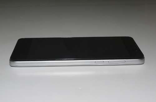 Механических органов управления всего два