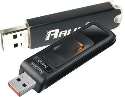 Производительность изделия SanDisk, несмотря на гордую надпись Ultra на упаковке, оказалась лишь чуть выше среднего, да и комплект поставки минимален. Правда, последнее с лихвой компенсируется вполне демократичной ценой — и потерять не жалко, и жаба не задушит