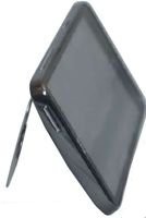 Фишка HTC HD7 — откидывающийся ободок камеры. Он превращается в подставку для телефона