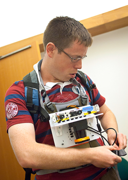 Прибор автоматически строит план здания, пока вы по нему ходите