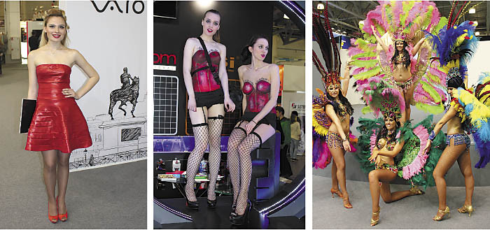 Выставочная весна: девушки, фотографии, бумага