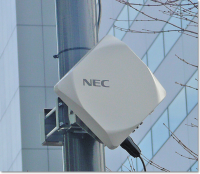 Рисунок 2. Одна из недавних новинок NEC — РРС iPasolink SX — рассчитана на диапазон 60 ГГц. При работе в полосе 50 МГц скорость передачи данных составляет до 320 Мбит/с.