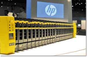 Желтый привлекает. Система 3Par StoreServ 7000 находилась в центре внимания на выставке, развернутой в рамках форума HP Discover 2012.