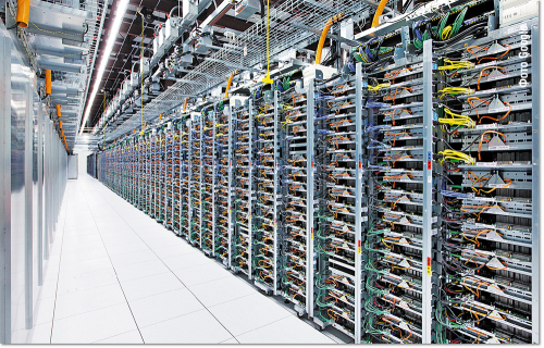 Рисунок 4. Серверное помещение центра обработки данных Google в Mayes County, штат Оклахома, где установлены высокоэффективные серверы компании.