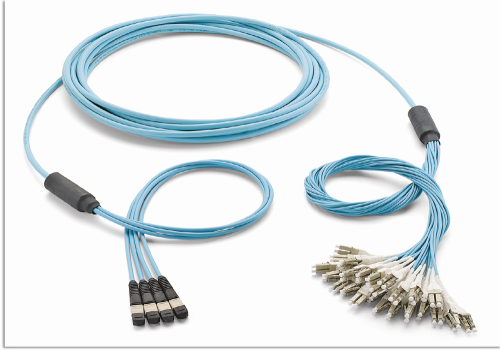 Рисунок 5. Модульная кабельная система с возможностью масштабирования обеспечивает высокую плотность портов. Кабели, претерминированные и протестированные на заводе, позволяют быстро внедрять такие системы. 