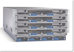 Рисунок 1. В системе Unified Computing System  шасси с блейдами связывают модули Fabric Extender, оснащенные многопротокольными коммутаторами Nexus.