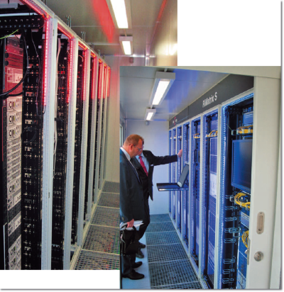 Синий — красный. Разделение зон холодного и горячего воздуха помогает добиться высокого показателя энергоэффективности.