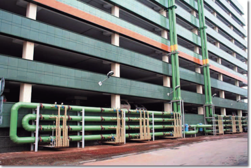 Рисунок 1. Нестандартное размещение кольцевого трубопровода снаружи здания в ЦОД «Волочаевская-2». 