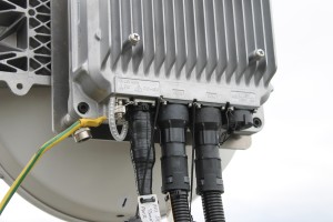 Системы iPASOLINK EX с интерфейсом CPRI работают в нелицензируемом диапазоне частот 71–86 ГГц и способны обеспечить скорость передачи данных до 3 Гбит/с. 