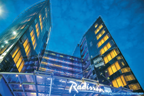 Помимо оказания стандартных услуг, гостиницы стремятся принимать конференции и семинары, для которых требуется соответствующая ИТ-инфраструктура. Так, в «Рэдиссон Блю Шереметьево» имеется 40 конференц-залов различной емкости