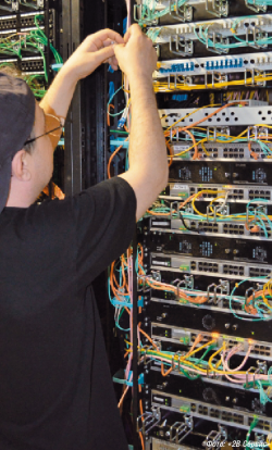 Чтобы неожиданно не отказал сервер, что помешает поселить гостей, при проектировании следует предусмотреть необходимые элементы для обеспечения резервирования, отказоустойчивости и надежности реализуемого решения