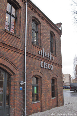 Рис. 2. openBerlin — место для инноваций. Старинное здание превращено в интеллектуальное, лаборатория и неформальное место для творчества разработчиков