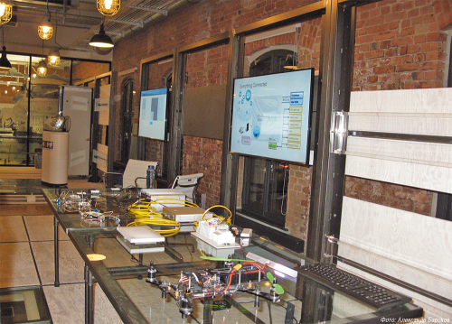 Рис. 2. openBerlin — место для инноваций. Старинное здание превращено в интеллектуальное, лаборатория и неформальное место для творчества разработчиков