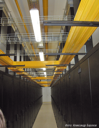 Рис. 2. Инженерная инфраструктура коммерческого ЦОДа Cloud DC обеспечивает для каждой стойки мощность от 10 до 22 кВт. На фото — серверный зал ЦОДа Cloud DC