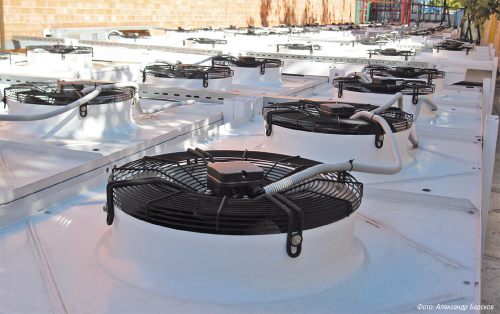 Рис. 3. При использовании фреоновых кондиционеров необходимо предусмотреть место для установки конденсаторных блоков — например, на крыше или прилегающей территории