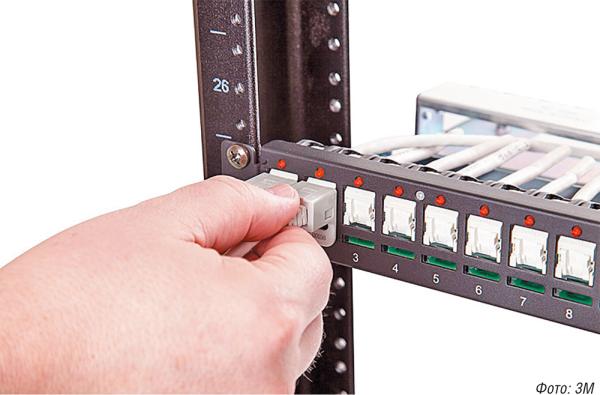 В системе интеллектуального управления СКС 3M IMS используются RFID-метки, которые можно установить на вилки коммутационных шнуров без их отключения