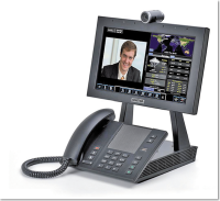 Между видетелефоном и терминалом ВКС