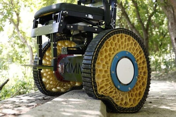 Изобретено... колесо. Оно способно преодолевать ступеньки и камни