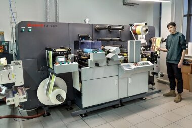 «Смарт-Т» установила машину для отделки этикетки Brotech SDF-E 330 в типографии «Epack. Цифровая упаковка»