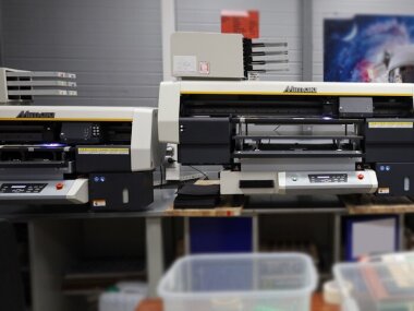 Типография Mansprint перевела свои принтеры Mimaki на УФ-чернила Super Nova 