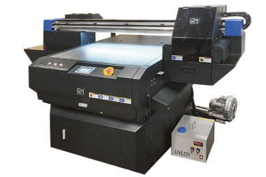 УФ-принтер «на троих»