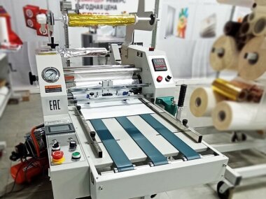 Промышленный ламинатор R-SUPERLAM SL-400BR установлен в демозале ГК «РУССКОМ»