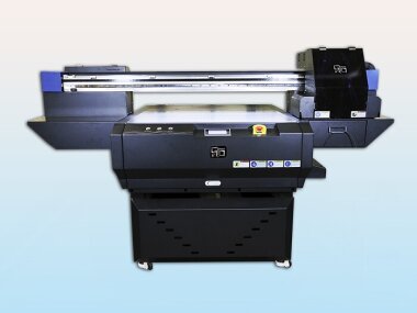ГК «РУССКОМ» установила УФ-принтер G!Digital FB-0906D PLUS 
