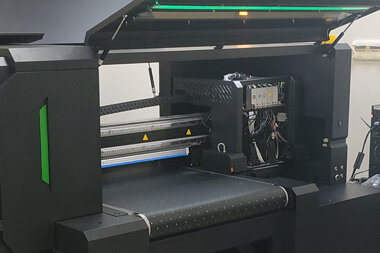 УФ-линия UVSTAR OM-HD 800 PRO. Большие тиражи мелких сувениров