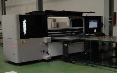 Еще один гибридный УФ-принтер Liyu Platinum Q2 установлен в ООО «Алкотек»