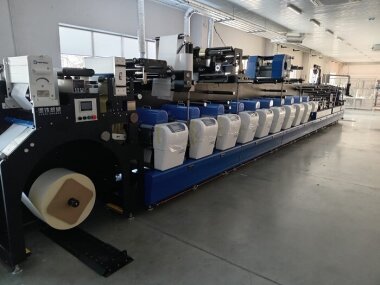 Флексомашина Label Source YTP-F6-370-10C установлена в типографии «Дельта Центр»