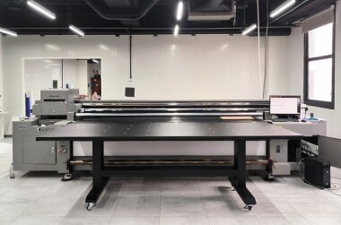 Profplotter запустила в работу гибридный УФ-принтер OSN-3200MH с тремя печатающими головками Ricoh Gen6 в Ташкенте
