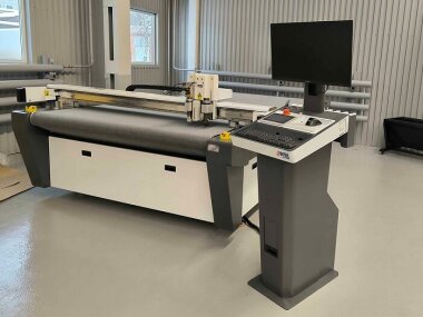 Режущий плоттер Jwei установлен в «СМАРТТЕХ»