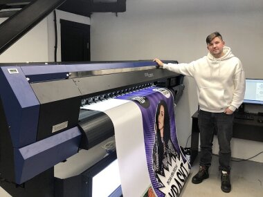 «КОВЧЕГ» запустила рулонный УФ-принтер ARK-JET UV 1803 в московской типографии Yuppieprint