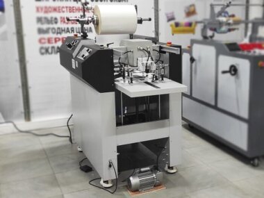 В демозале ГК «РУССКОМ» установлен профессиональный ламинатор R-SuperLam FA-390 Auto