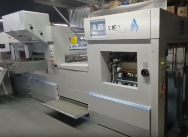 Автоматический пресс для высечки и тиснения Guowang установлен в типографии «Дельта Принт Т»