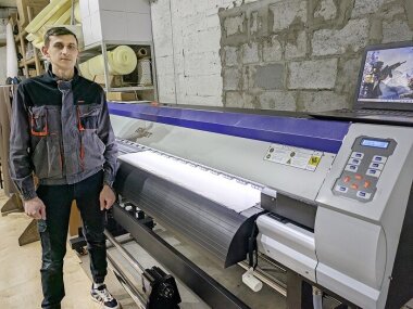 «КОВЧЕГ» установила рулонный УФ-принтер ARK-JET UV 1802 в РПК «Пармос» 
