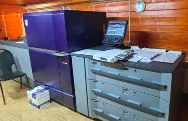 ЦПМ Konica Minolta AccurioPress C12000 установлена в типографии «Сартр»