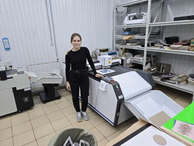 Второй режущий плоттер JWEI установлен в центре печати «Линк»