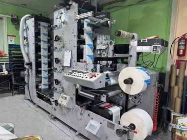 В «Арт-принте» из Липецка установлена 8-ми красочная флексографская машина ZBS-320-8 и ротационная высечка