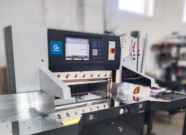 Бумагорезательная машина Guowang установлена в типографии «ФлексПринт»