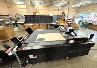 Режущий плоттер Sinajet установлен на фабрике «Конфета»