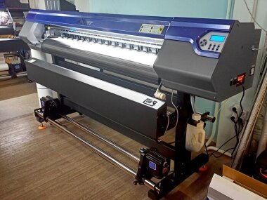 В «Стратопринт» «Ковчег» установила экосольвентный принтер ARK-JET SOL 1602