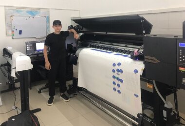 ProfPlotter запустила УФ-принтер OSN-1704 и режущий плоттера Teneth SUCHI 48C в Lakomka Jaffi