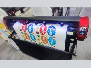 Режущие плоттеры MasterCutter V48 установлены ГК «РУССКОМ»